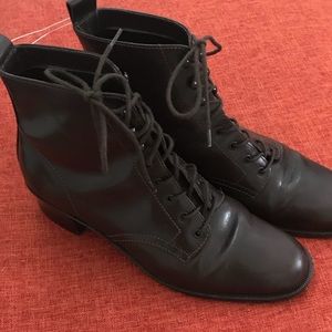 Vintage brown booties